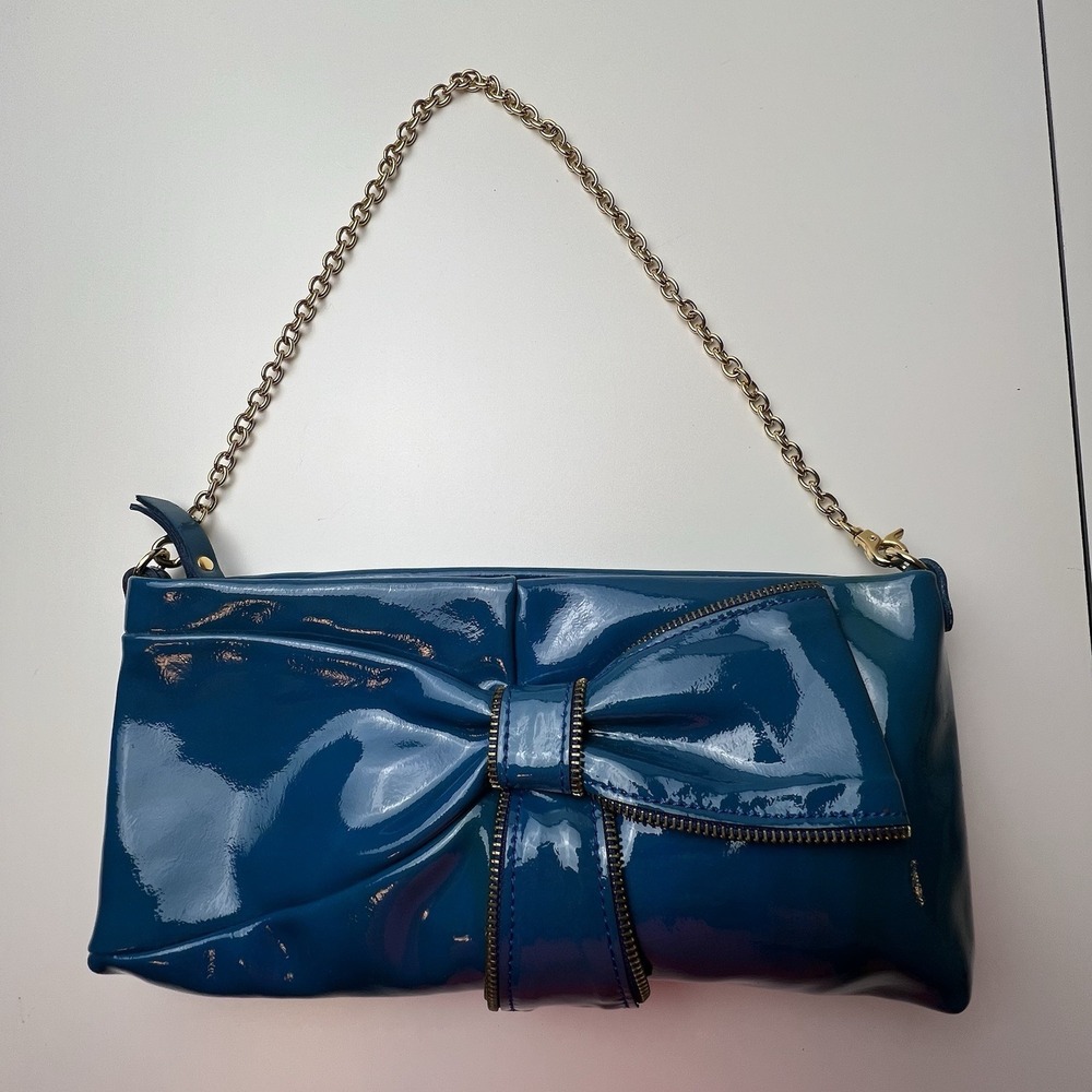 Roberta Gandolfi Italy Blue Patent Leather Chain Strap Purse Zipper Detail